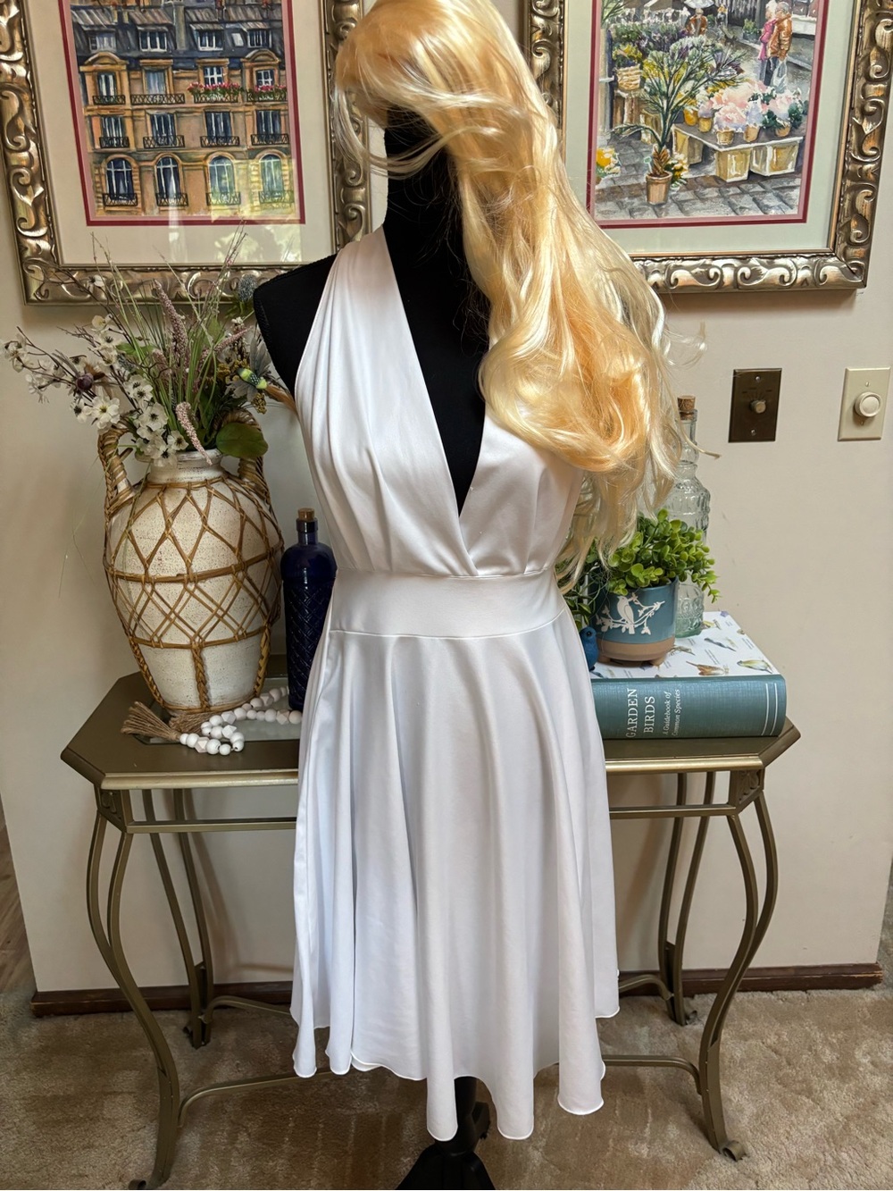 Marilyn Monroe Halloween Costume & Wig - White Fit & Flare Halter Dress & Wig
